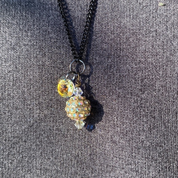 Swarovski crystal/gold sparkle ball necklace. - Picture 2 of 2